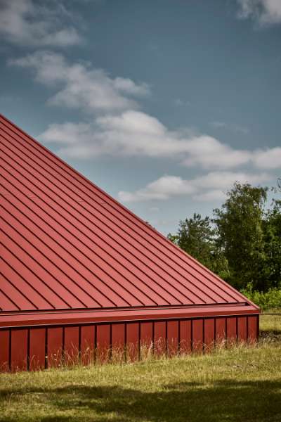 Steel profiles form the framework when space is provided for sports, learning, and play in Vestbjerg, Vestbjerg Idrætshal, Bakmøllevej 280, 9380 Vestbjerg, Denmark
